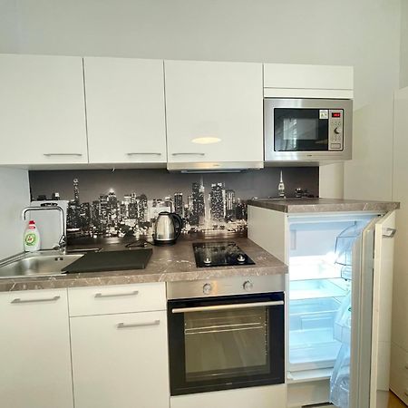 Wash Apartment On Metro Prague 1 Buitenkant foto